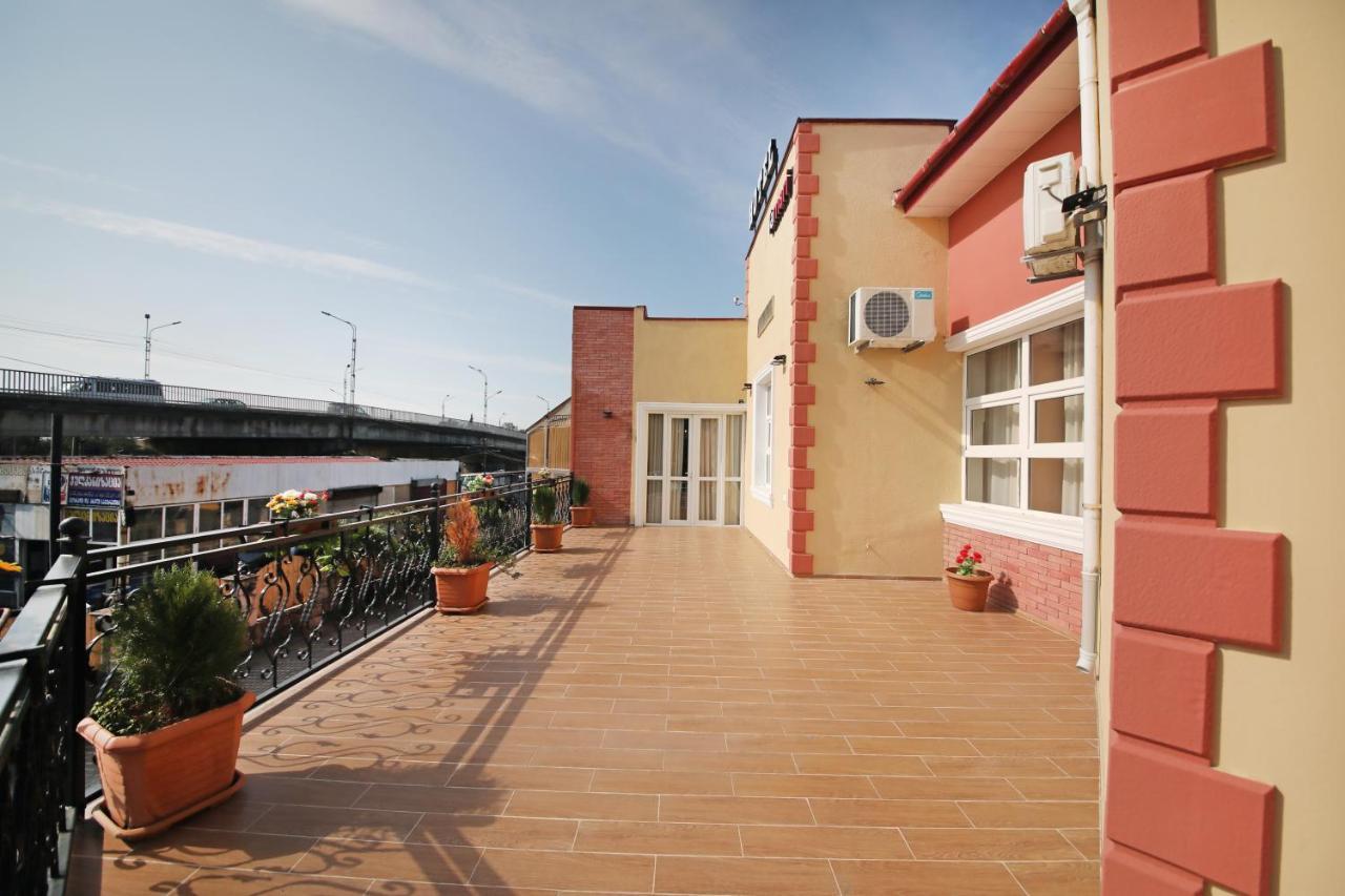 Hotel Tamari Kutaisi Luaran gambar